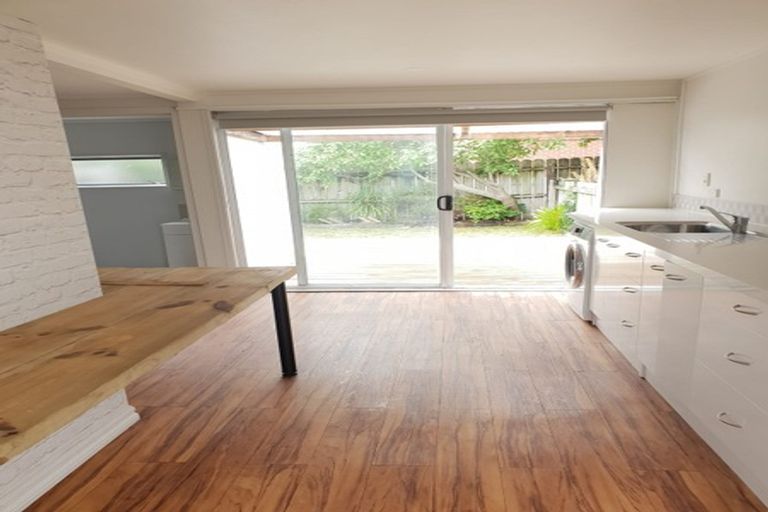 Photo of property in 1/508 East Coast Road, Windsor Park, Auckland, 0630