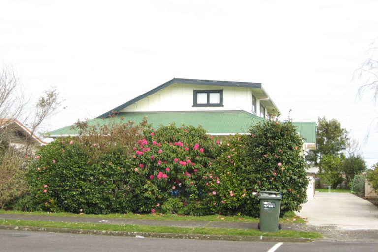 Photo of property in 6 Norman Street, Lower Vogeltown, New Plymouth, 4310