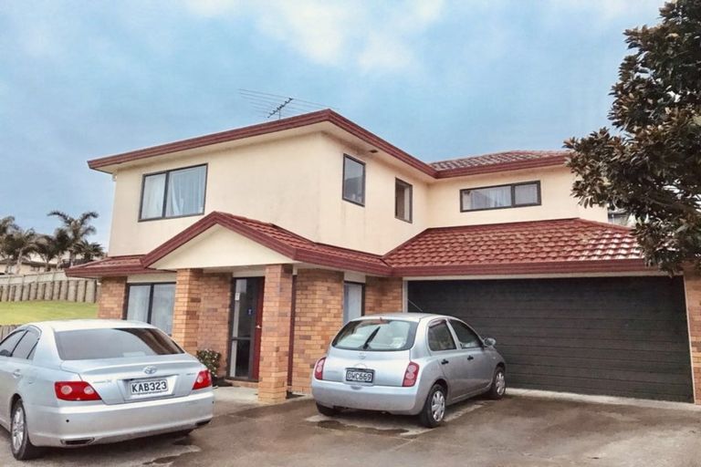 Photo of property in 51 De Havilland Drive, Goodwood Heights, Auckland, 2105
