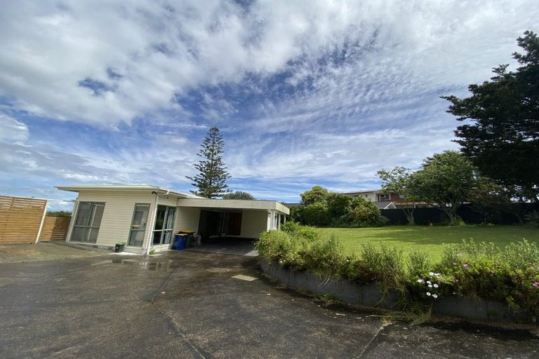 Photo of property in 40 Waimumu Road, Massey, Auckland, 0614