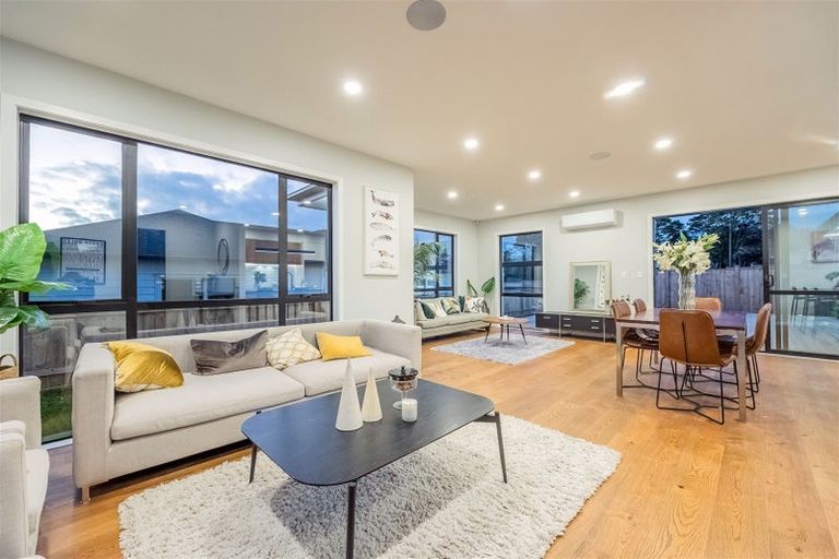 Photo of property in 22 Lewis Younie Road, Kumeu, 0810