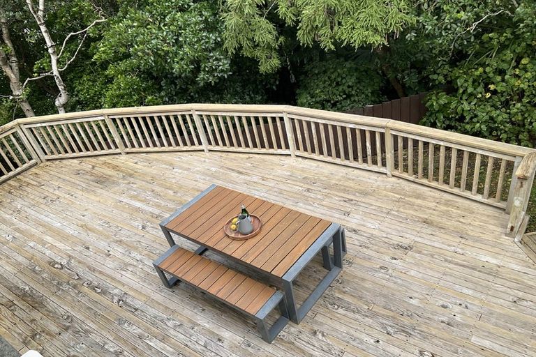 Photo of property in 5 Thatcher Crescent, Crofton Downs, Wellington, 6035