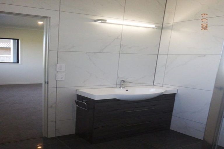 Photo of property in 25 O'farrell Drive, One Tree Point, 0118