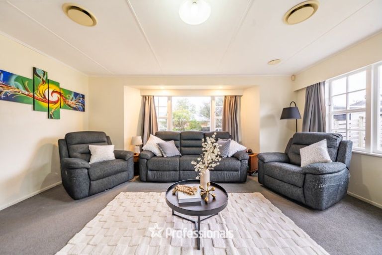 Photo of property in 73 Norana Road, Timberlea, Upper Hutt, 5018