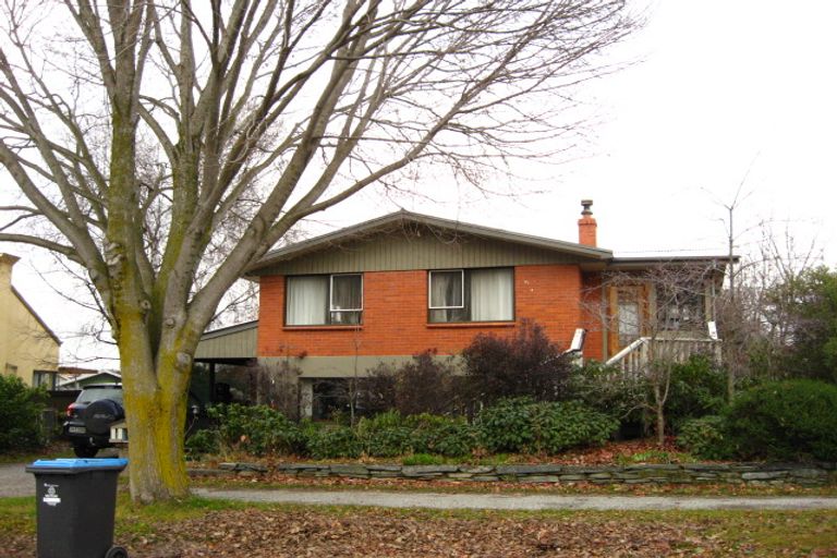 Photo of property in 52 Adamson Drive, Arrowtown, 9302