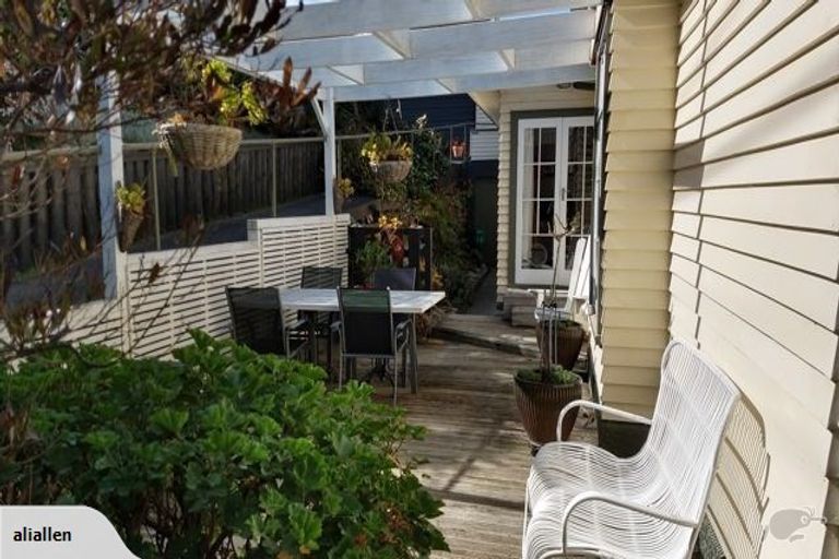 Photo of property in 53 Alexandra Road, Hataitai, Wellington, 6021