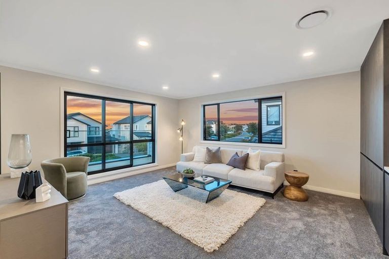 Photo of property in 62 Headland Drive, Long Bay, Auckland, 0630