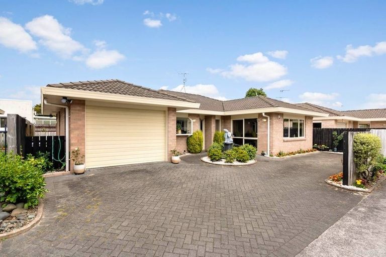 Photo of property in 357a Great South Road, Opaheke, Papakura, 2113