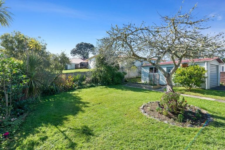 Photo of property in 5 Glucina Place, Glen Eden, Auckland, 0602