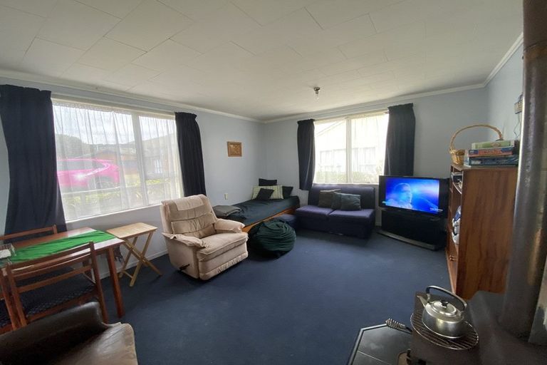 Photo of property in 12 Point Road, Mokau, 4376