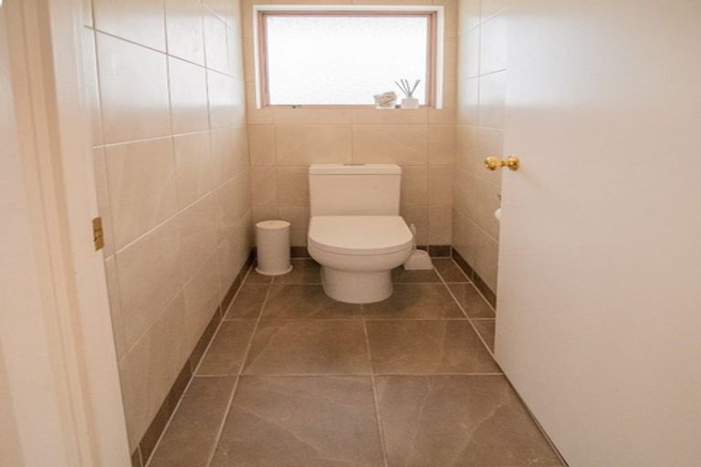 Photo of property in 1/47 Rawene Road, Birkenhead, Auckland, 0626