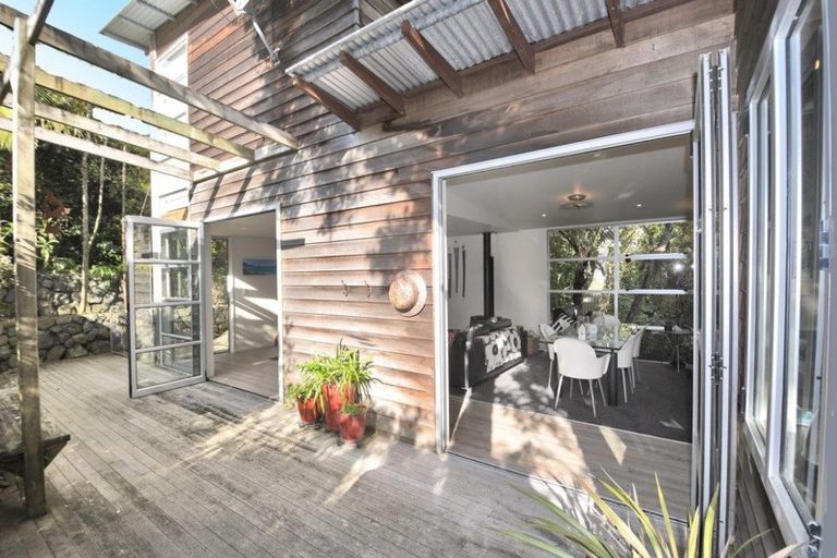 Photo of property in 20 Grand View Road, Leigh, 0985