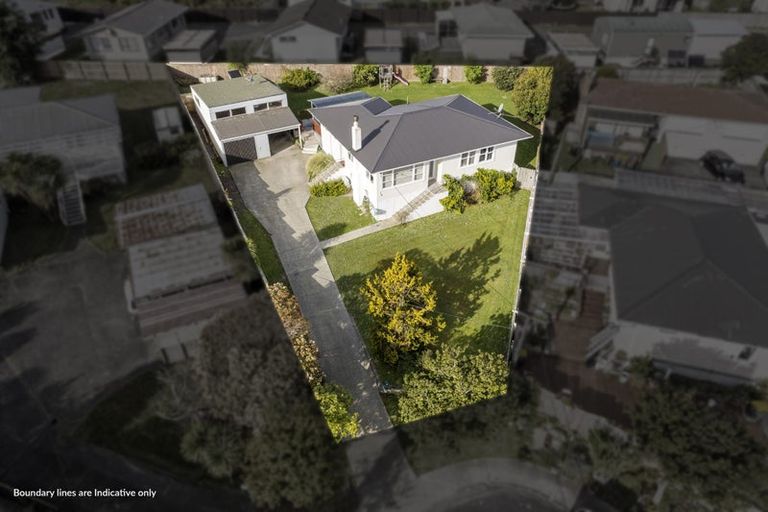 Photo of property in 13 Sheehan Road, Te Atatu South, Auckland, 0610