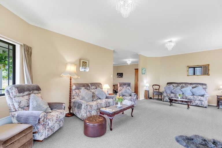 Photo of property in 20 Paraekaretu Street, Hunterville, 4730