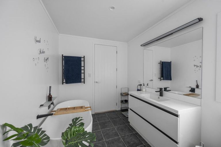 Photo of property in 49 Seafield Road, Eskdale, Napier, 4182