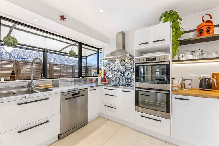 Photo of property in 9 Westpark Drive, West Harbour, Auckland, 0618