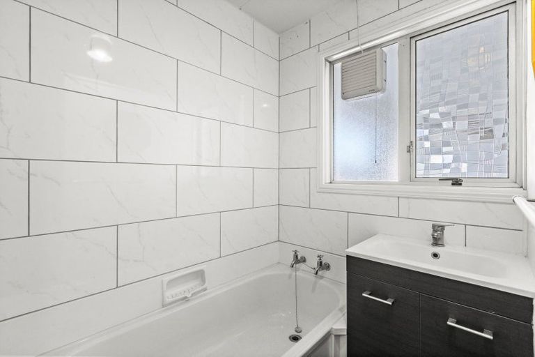 Photo of property in 1/8 Lee Road, Taradale, Napier, 4112