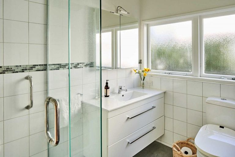 Photo of property in 143 Marine Parade, Eastbourne, Lower Hutt, 5013