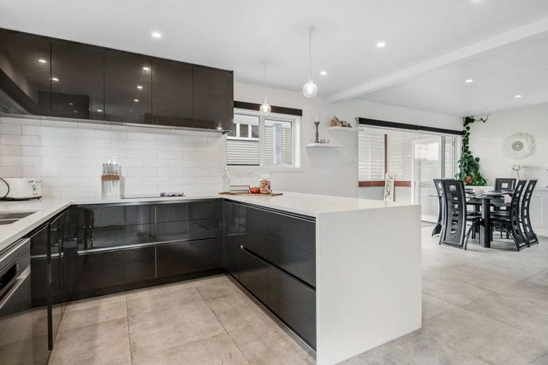 Photo of property in 6 Nelson Street, Helensville, 0800