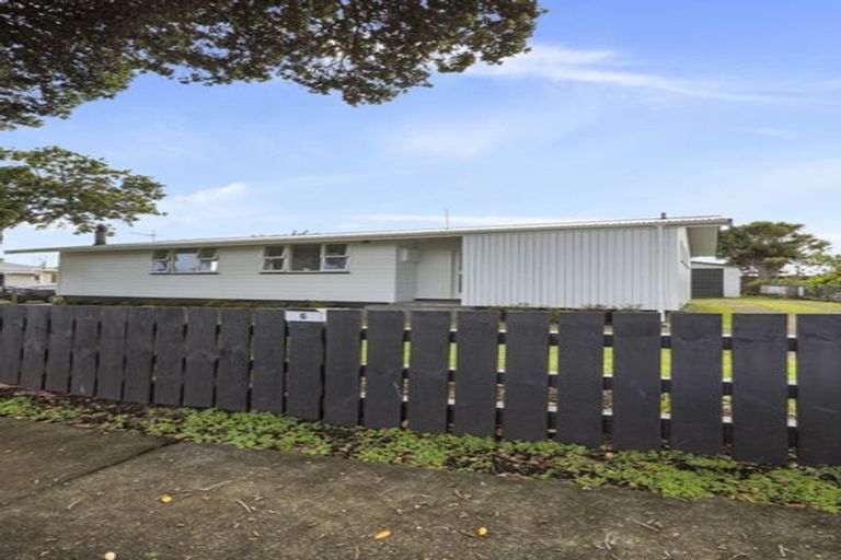 Photo of property in 6 Calgher Avenue, Waitara, 4320