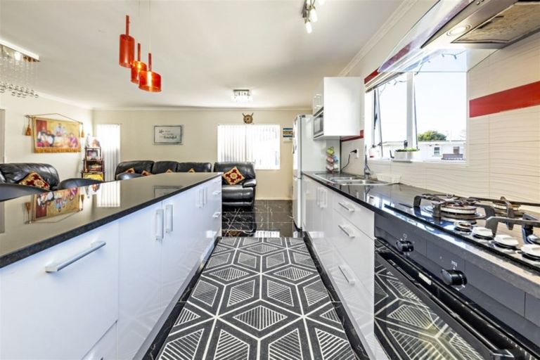 Photo of property in 2/21 Gloucester Road, Manurewa, Auckland, 2102