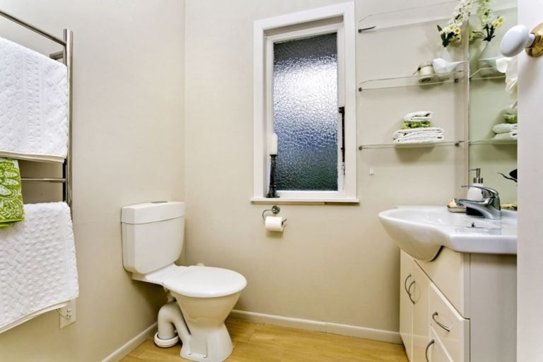 Photo of property in 2/22 Hart Road, Hauraki, Auckland, 0622