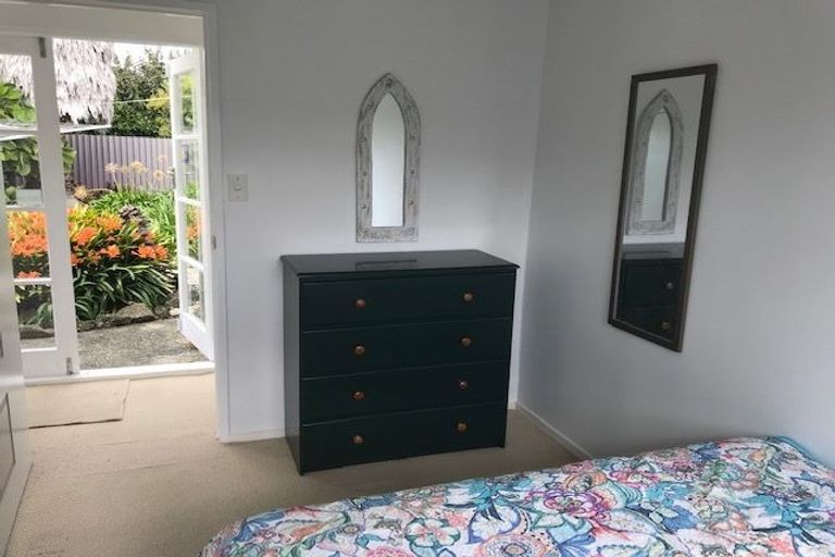 Photo of property in 69 Kiwi Esplanade, Mangere Bridge, Auckland, 2022