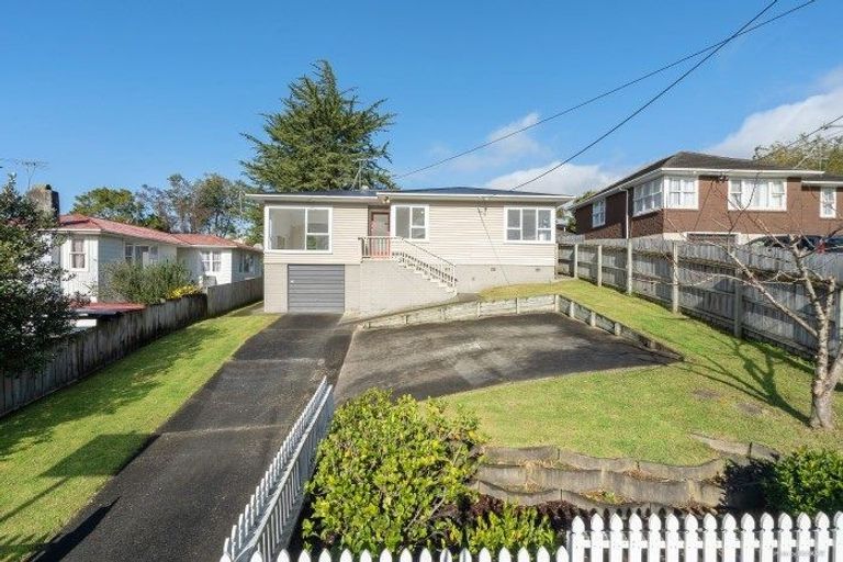 Photo of property in 21 Sheridan Drive, New Lynn, Auckland, 0600
