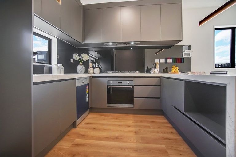 Photo of property in 2 Laquinta Place, Flat Bush, Auckland, 2019