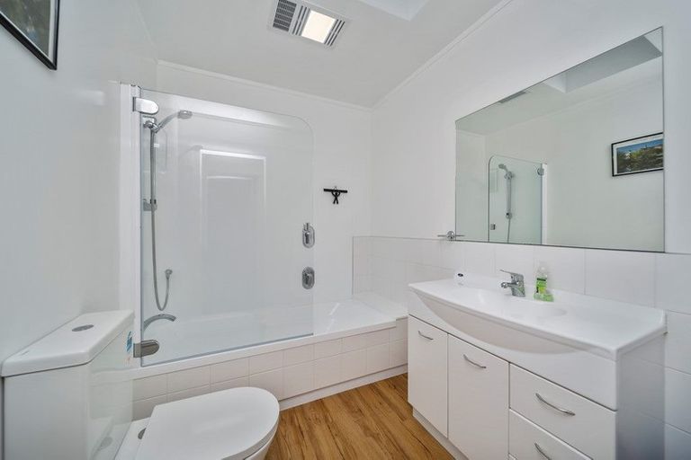 Photo of property in 31 Tiverton Crescent, Whalers Gate, New Plymouth, 4310