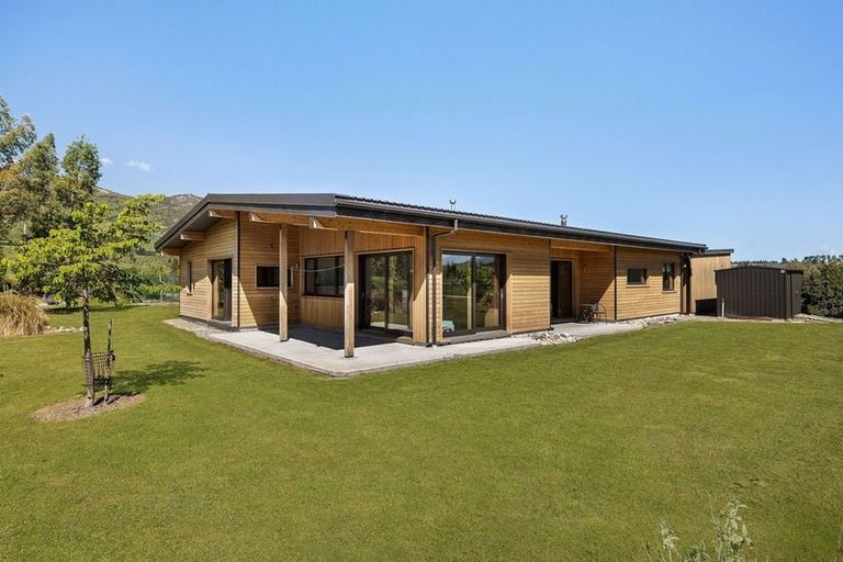 Photo of property in Kane Road, Hawea Flat, Lake Hawea, 9382