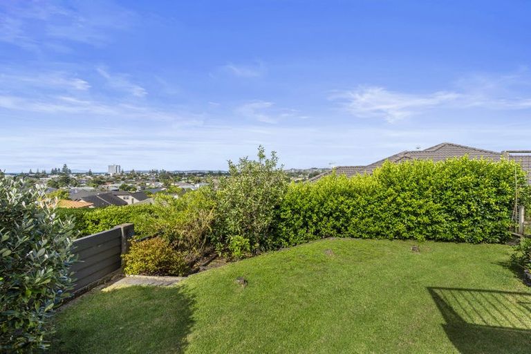 Photo of property in 60 Chesterfield Way, Orewa, 0931