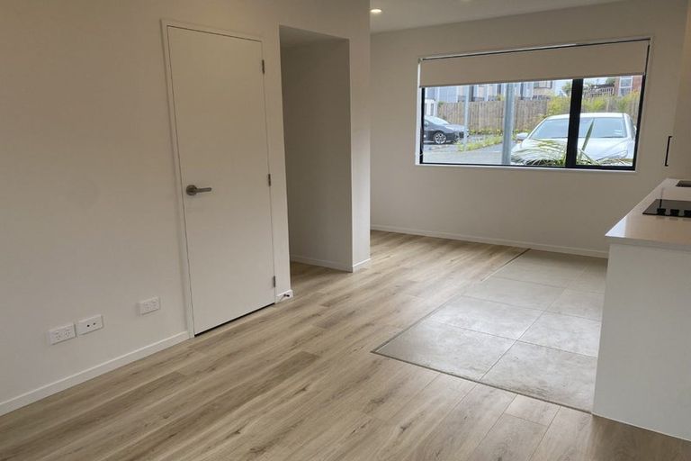 Photo of property in 24 Paetai Lane, Te Atatu Peninsula, 0610