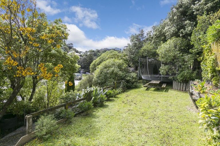 Photo of property in 73 Hungerford Road, Houghton Bay, Wellington, 6023