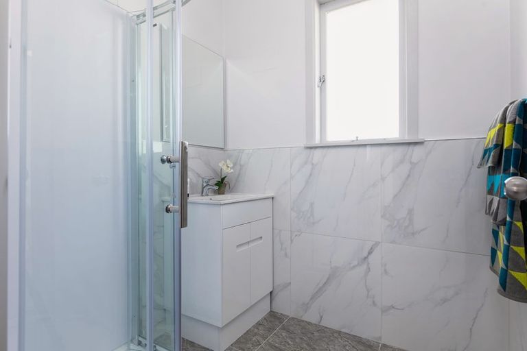 Photo of property in 4040 Great North Road, Glen Eden, Auckland, 0602