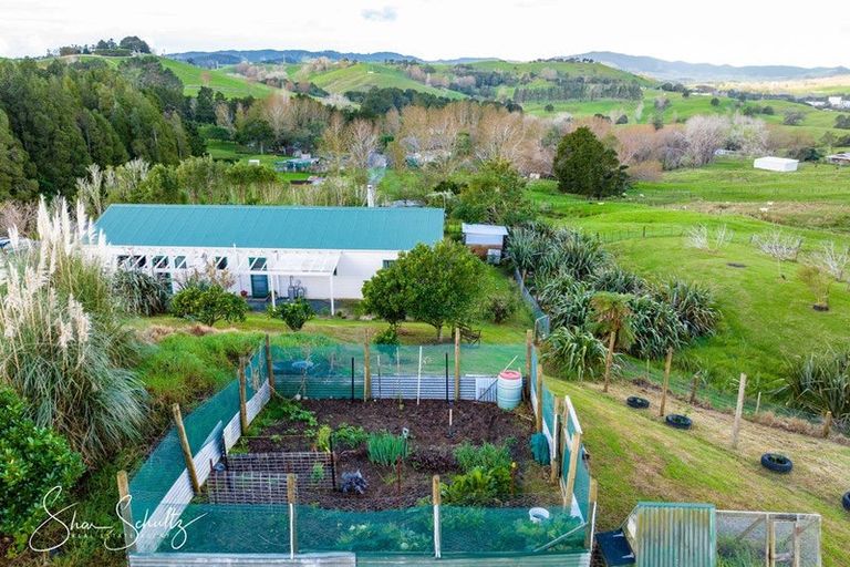 Photo of property in 105 Gorge Road, Maungaturoto, 0520