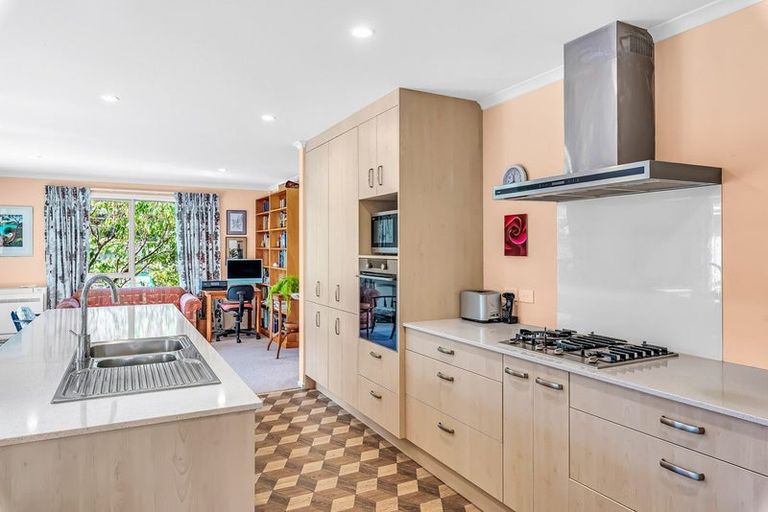 Photo of property in 82 Waipunahau Road, Waikanae, 5036