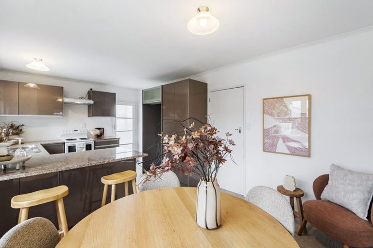 Photo of property in 41 Knightsbridge Drive, Forrest Hill, Auckland, 0620