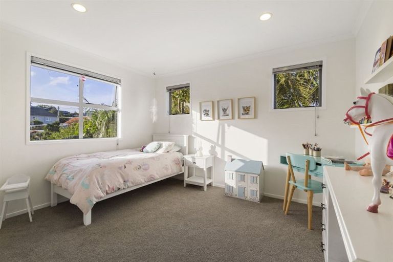 Photo of property in 11a Church Street, Northcote Point, Auckland, 0627