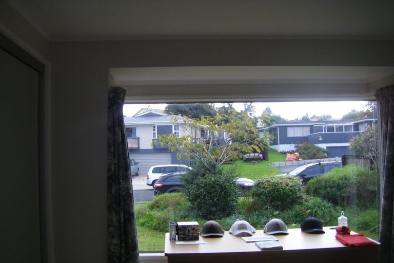 Photo of property in 8a The Rosebowl, Sunnyhills, Auckland, 2010