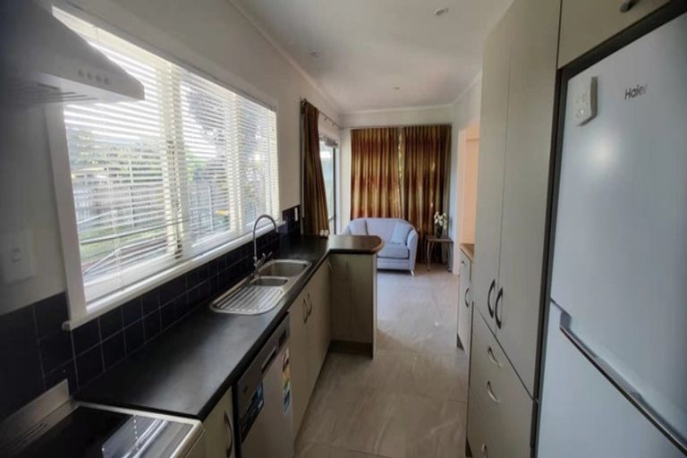 Photo of property in 3 Yeovil Road, Te Atatu Peninsula, Auckland, 0610