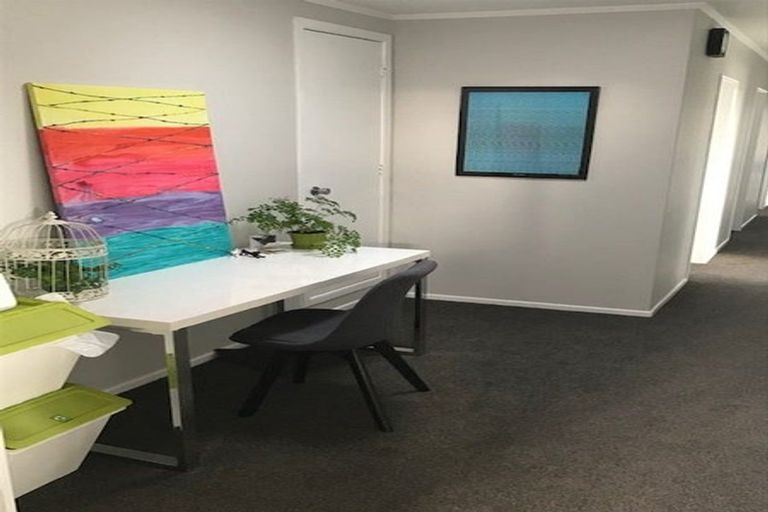 Photo of property in 300 Tukapa Street, Hurdon, New Plymouth, 4310