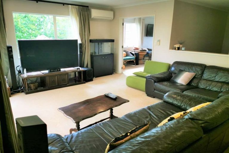 Photo of property in 28 Tyburn Lane, Unsworth Heights, Auckland, 0632