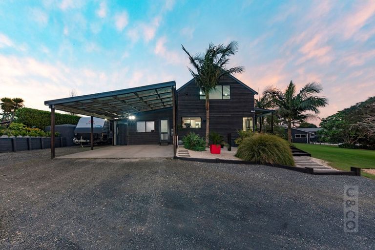 Photo of property in 206 Waitakere Road, Waitakere, Henderson, 0782