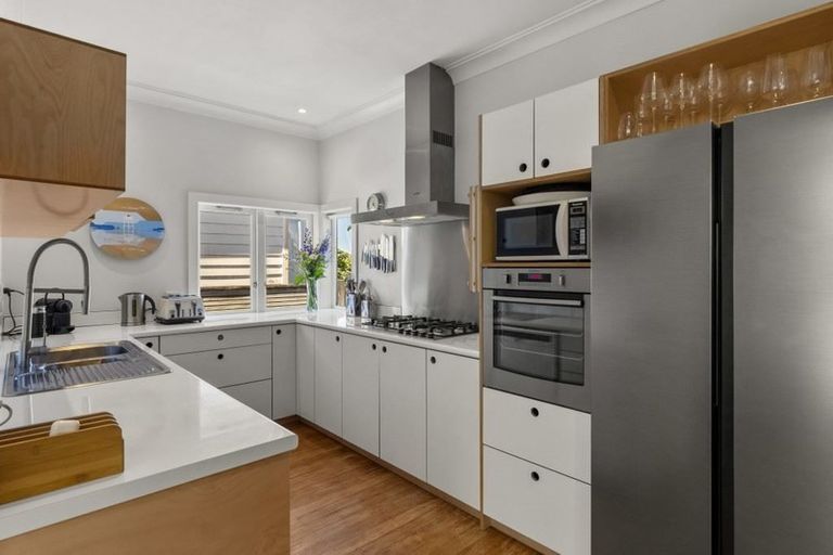 Photo of property in 1/118 Victoria Road, Devonport, Auckland, 0624