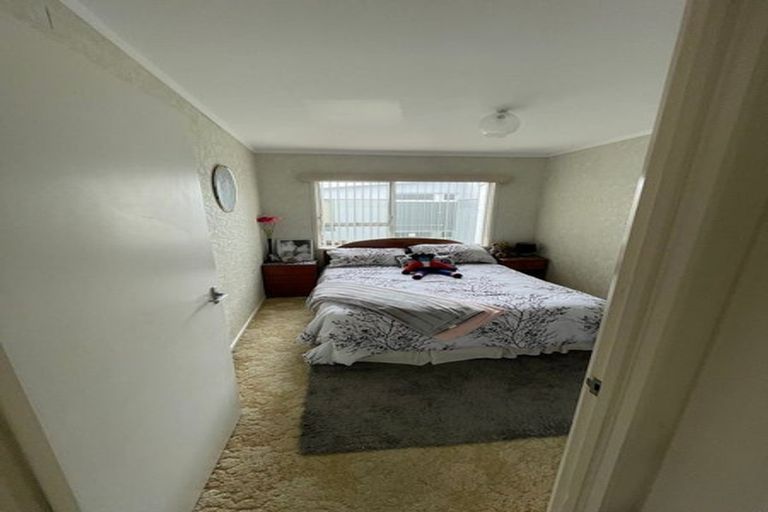 Photo of property in 1/43 Te Atatu Road, Te Atatu South, Auckland, 0610