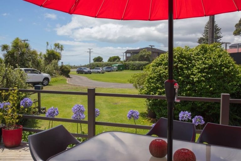 Photo of property in 36b Tasman Parade, Oakura, 4314