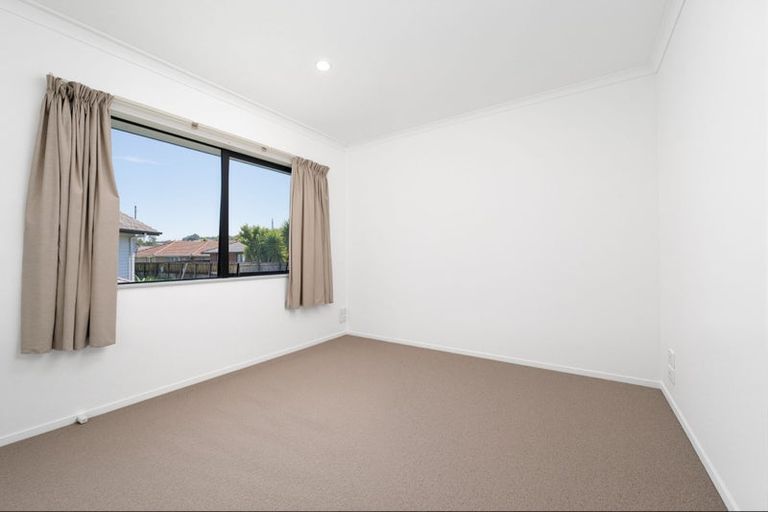 Photo of property in 16 Pyramid Place, Glen Eden, Auckland, 0602