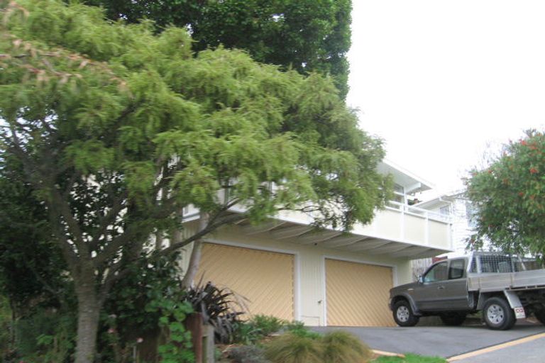 Photo of property in 23 Sunrise Boulevard, Tawa, Wellington, 5028