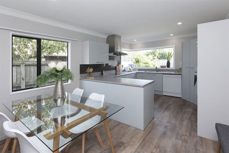 Photo of property in 122b Yaldhurst Road, Sockburn, Christchurch, 8042